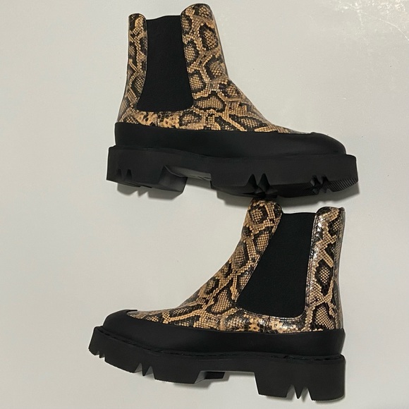 AQUATALIA CHELSEA ANKLE BOOTS HOLLY SNAKE EMBOSSED WATERPROOF Women’s Size 7 - Picture 8 of 10